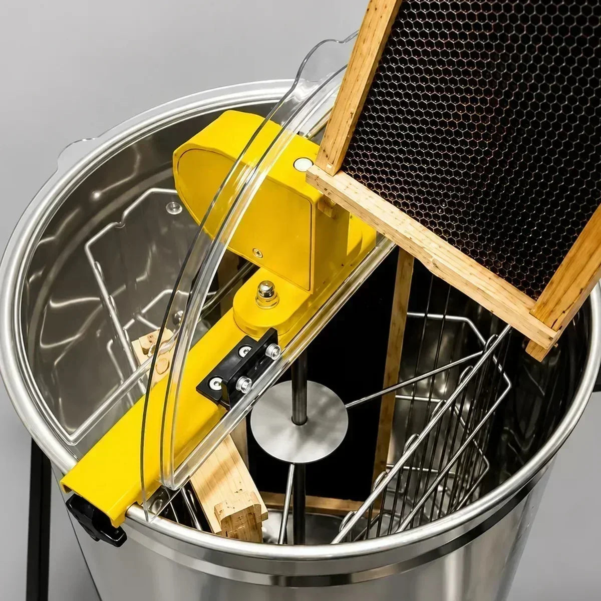Manual or Motorized Honey Extractor? How to Choose?