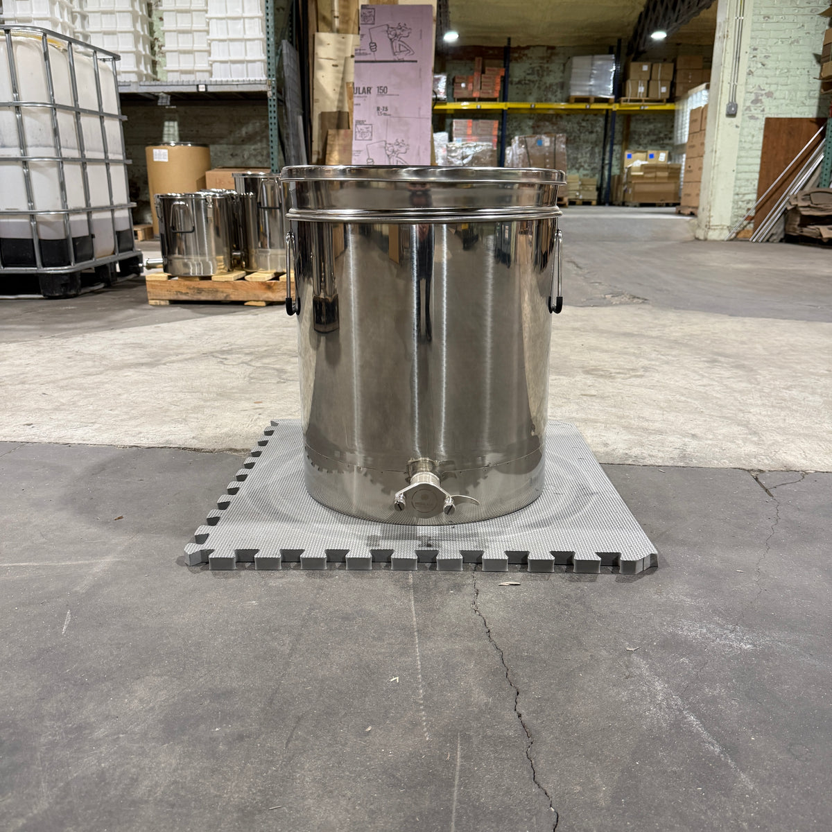 Maxx Honey Storage & Bottling Tank - 9 Gallon CLEARANCE Lot 236