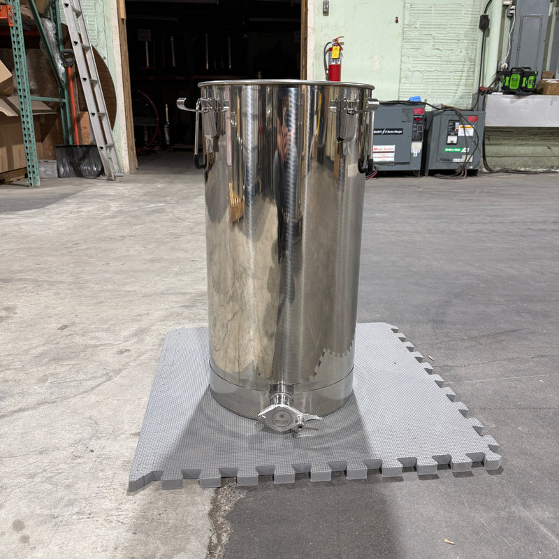Maxx Honey Storage & Bottling Tank - 9 Gallon CLEARANCE Lot 237