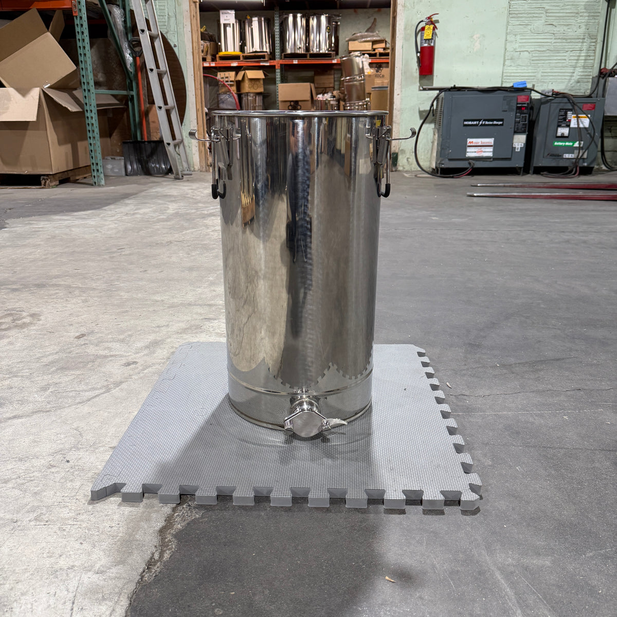 Maxx Honey Storage & Bottling Tank - 9 Gallon CLEARANCE Lot 238