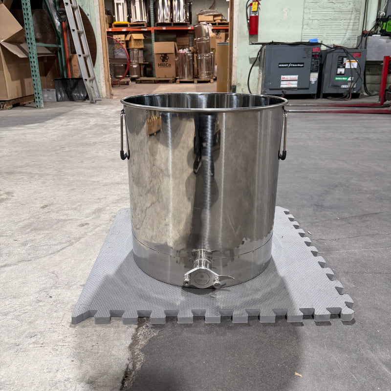 Maxx Honey Storage & Bottling Tank - 9 Gallon CLEARANCE Lot 241