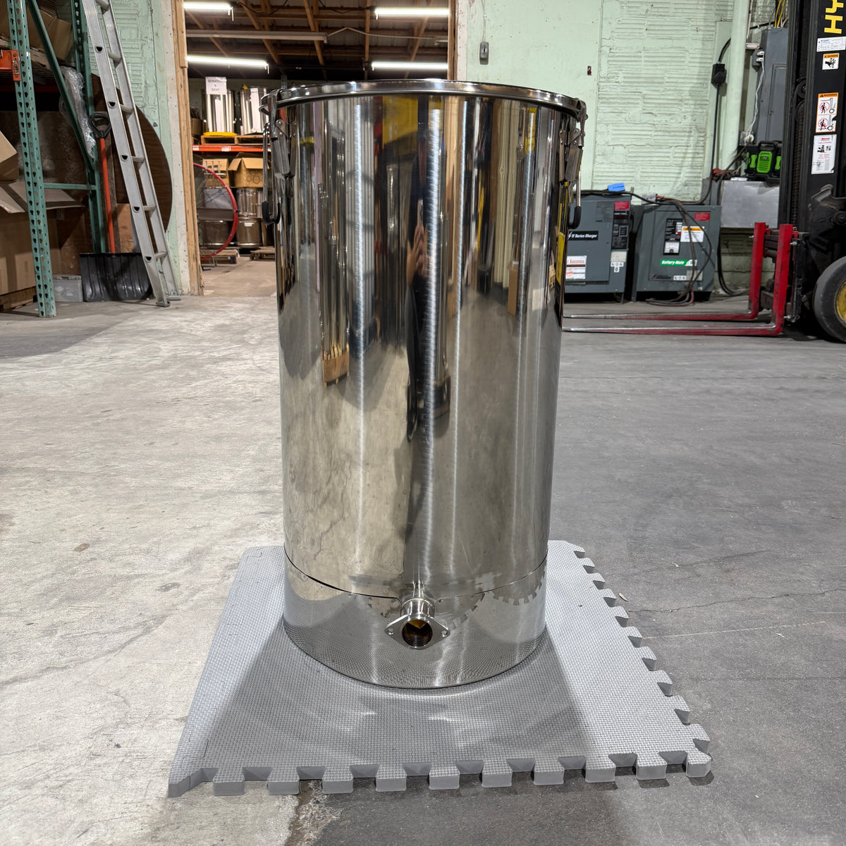 Lot 242 Maxx Honey Storage & Bottling Tank - 18 Gallon
