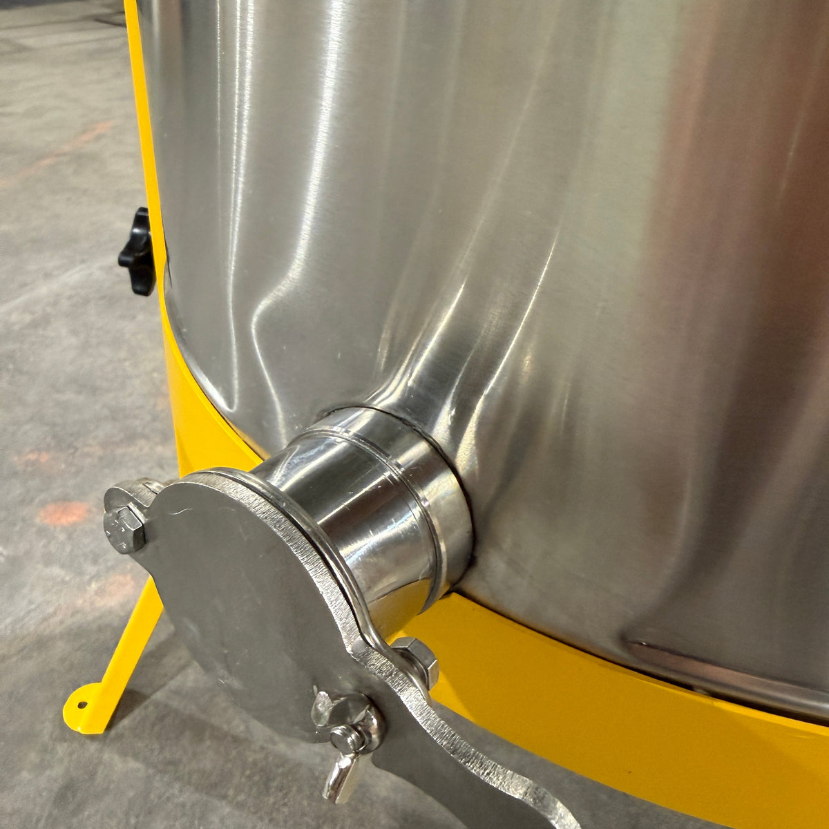 E8 Honey Extractor - 8 Frame Hand Crank CLEARANCE Lot 303