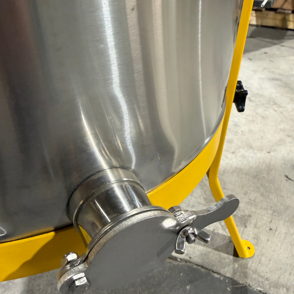 E8 Honey Extractor - 8 Frame Hand Crank CLEARANCE Lot 305
