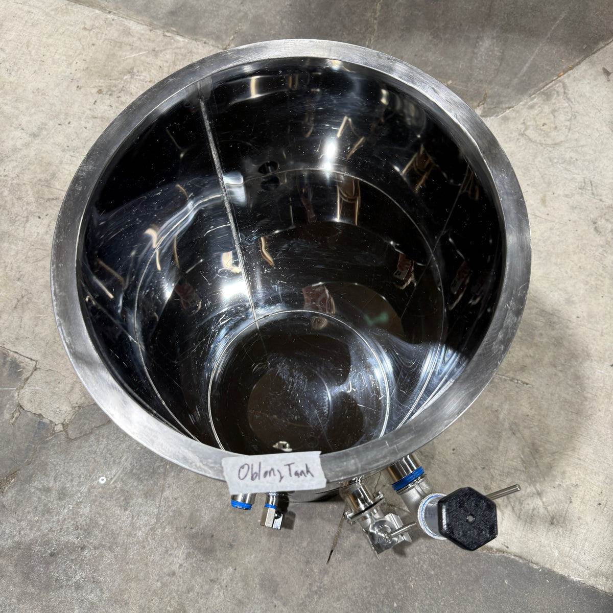 32 Gallon Heated Bottling Tank CLEARANCE Lot 229
