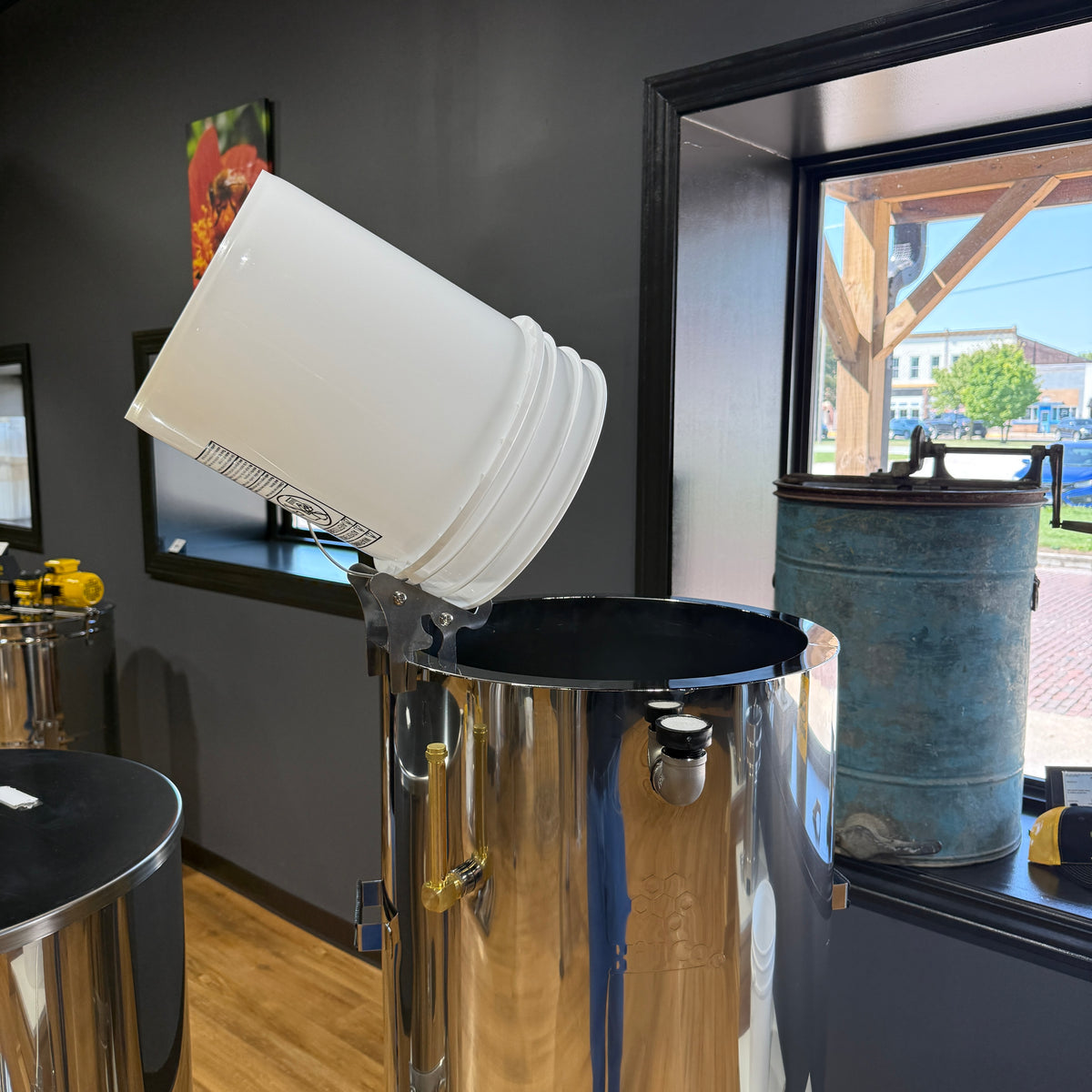 Universal Pail Perch