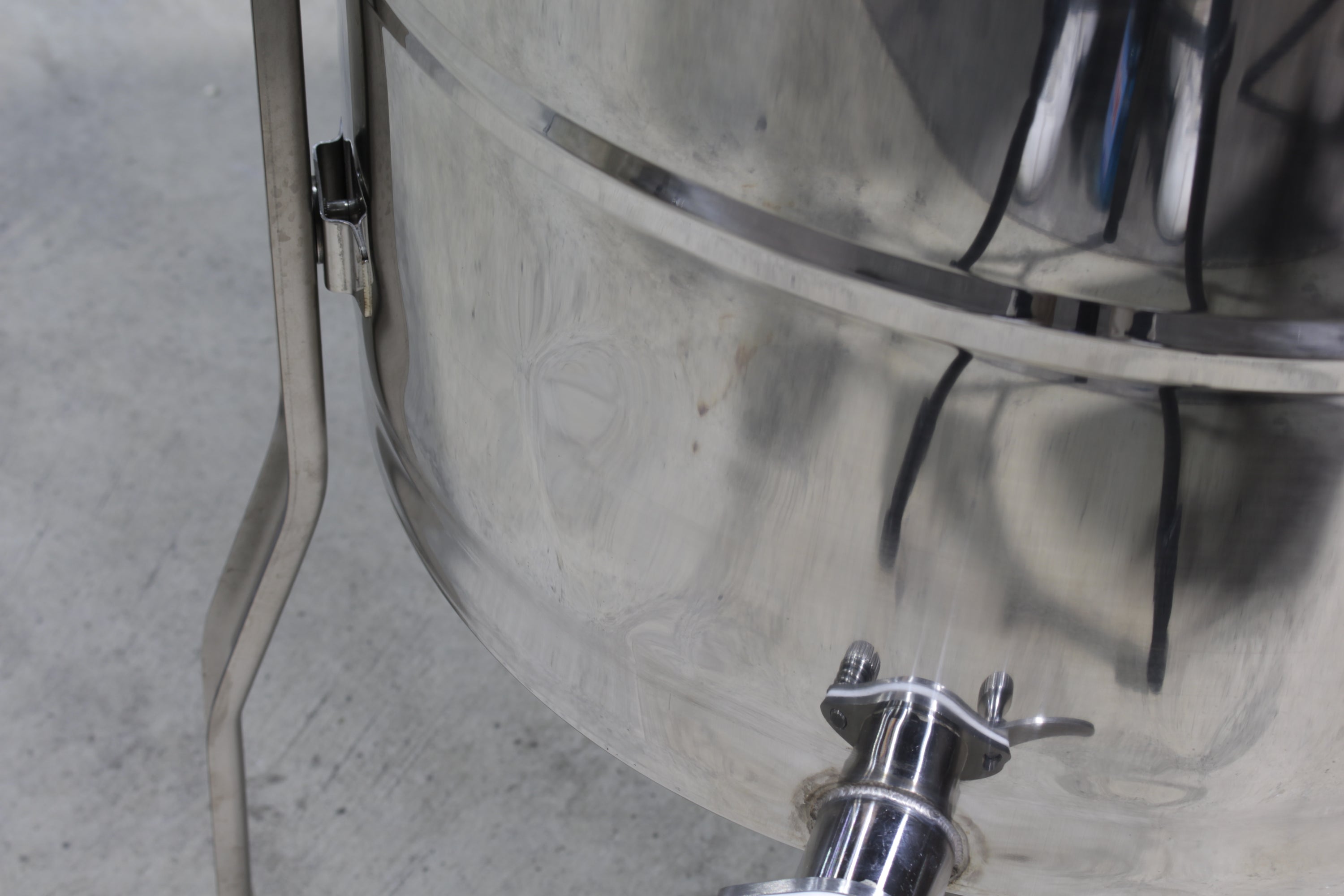 Maxx12 Honey Extractor - 12 Frame Radial - Clearance - Lot #40