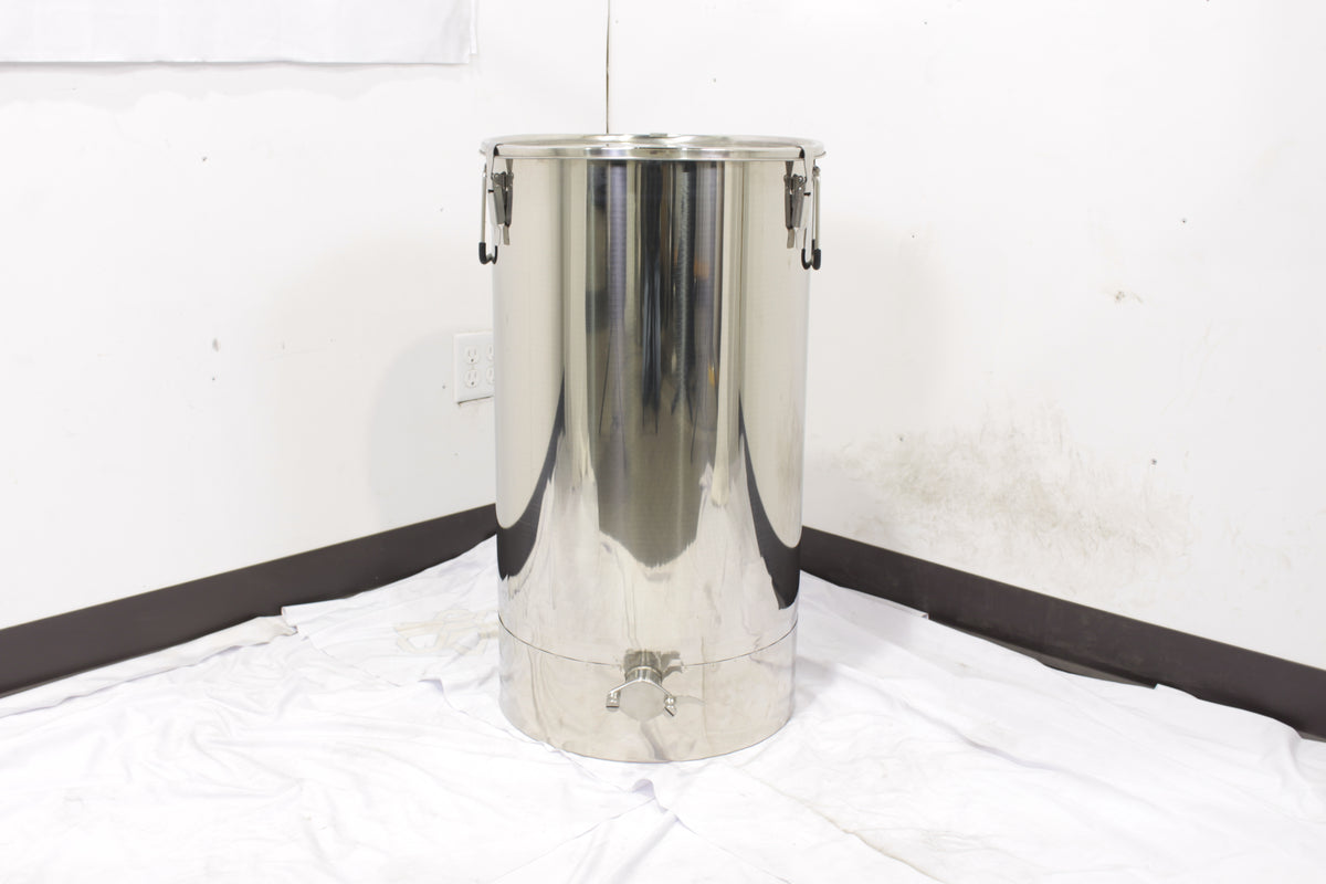 18 Gallon Storage Tank - Clearance - Lot #75