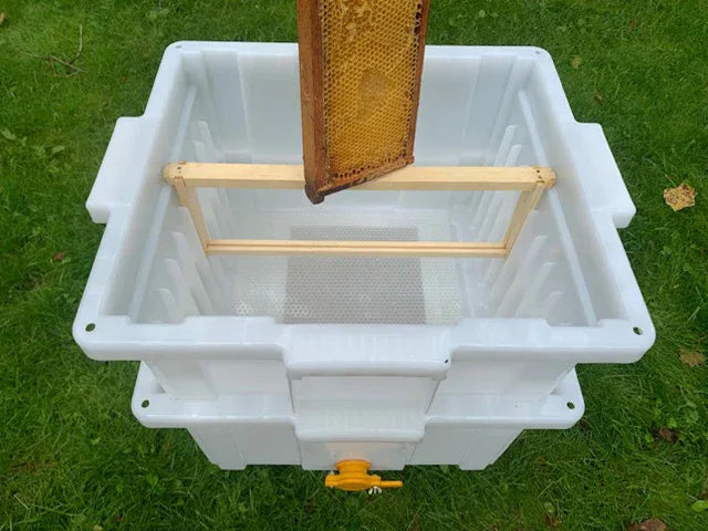 Hive Butler Uncapping Tank